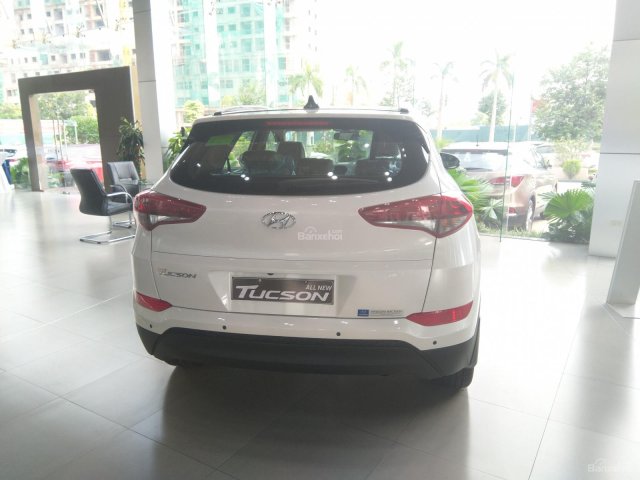 Bán ô tô Hyundai Tucson 2.0 đặc biệt năm 2018, màu trắng, giá chỉ 835 triệu