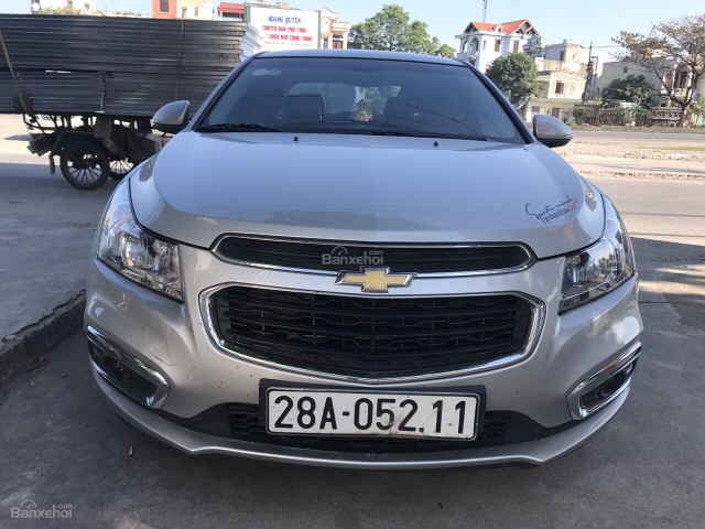 Cần bán lại xe Chevrolet Cruze sản xuất 2017, màu bạc, giá tốt