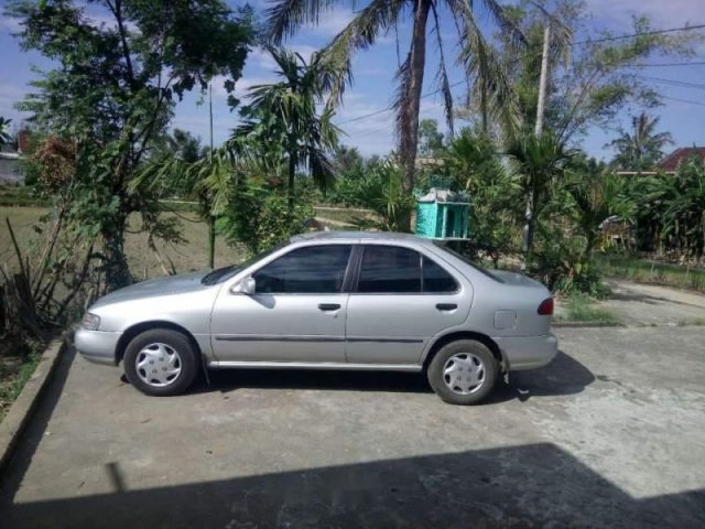 Cần bán Nissan Sunny sản xuất năm 1996, màu bạc, nhập khẩu, giá tốt0