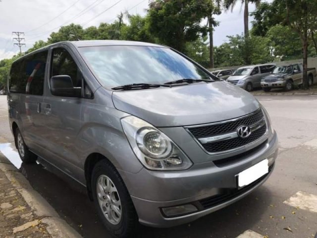 Cần bán lại xe Hyundai Grand Starex đời 2011, màu bạc, nhập khẩu nguyên chiếc chính chủ, giá tốt