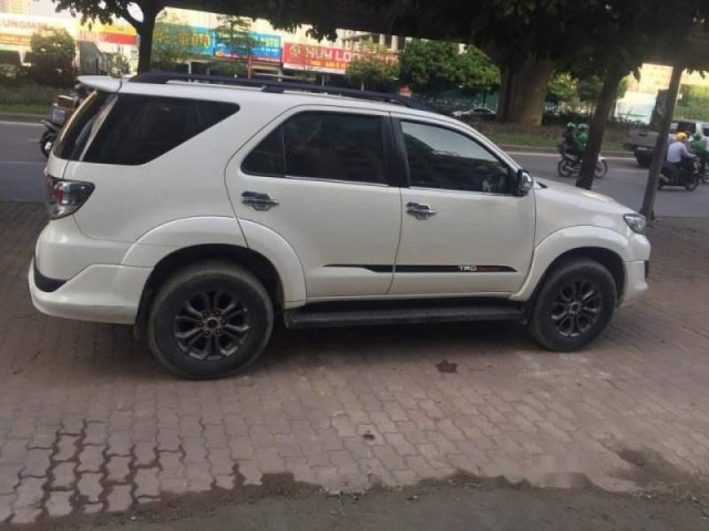 Cần bán Toyota Fortuner 2015, màu trắng xe gia đình giá cạnh tranh