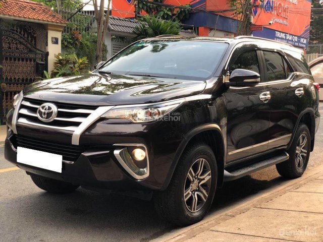 Gia đình cần bán gấp Fortuner 2017, số sàn, máy dầu, màu nâu