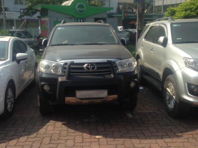 Cần bán lại xe Toyota Fortuner đời 2012, màu đen, 630tr