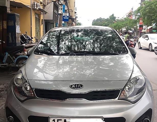 Cần bán gấp Kia Rio năm sản xuất 2012, màu bạc, xe nhập chính chủ giá cạnh tranh