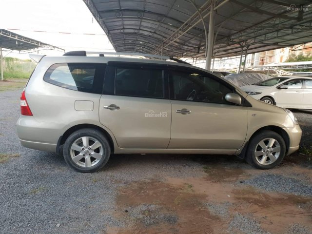 Cần bán gấp Nissan Livina năm 2011, màu vàng số sàn 