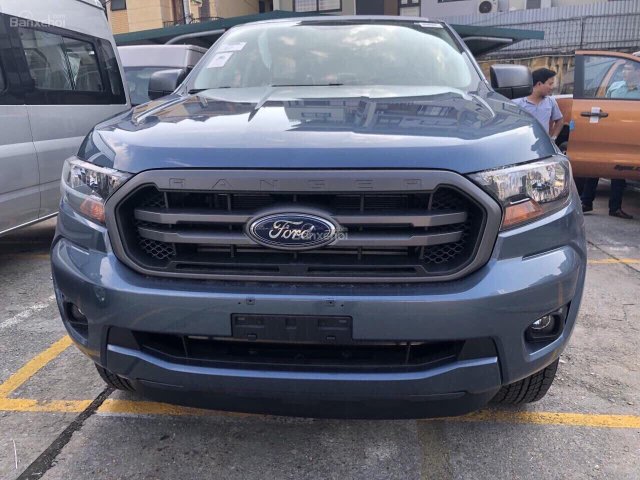 Bán Ford Ranger XLS AT 2.2L mua xe bán tải chỉ cần có từ 150 triệu. Hỗ trợ vay trả góp 80%, đủ màu giao ngay