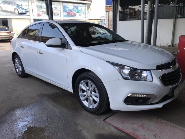 Bán Chevrolet Cruze LT 1.6MT màu trắng, số sàn, sản xuất 2016, biển Sài Gòn