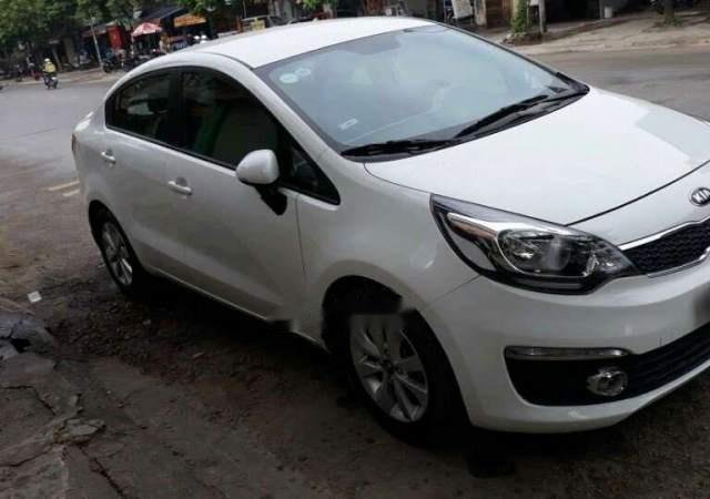 Cần bán xe Kia Rio 1.4AT đời 2017, màu trắng, số tự động