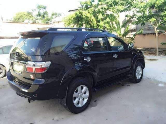 Bán Toyota Fortuner V sản xuất năm 2009, màu đen chính chủ