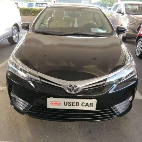 Cần bán lại xe Toyota Corolla altis 1.8G AT năm sản xuất 2017, màu đen