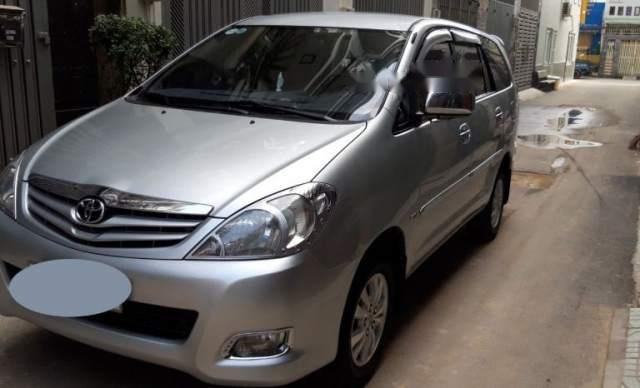 Cần bán gấp Toyota Innova G 2.0 năm sản xuất 2010, màu bạc chính chủ, 410tr