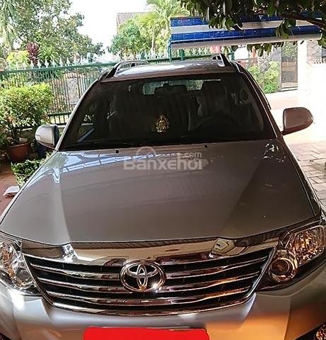 Cần bán xe Toyota Fortuner V đời 2014, màu bạc xe gia đình, giá chỉ 820 triệu