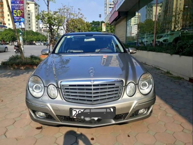 Cần bán xe Mercedes E280 2008, màu bạc, nhập khẩu, giá tốt