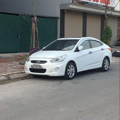 Cần bán xe Hyundai Accent Blue đời 2015, màu trắng, nhập khẩu