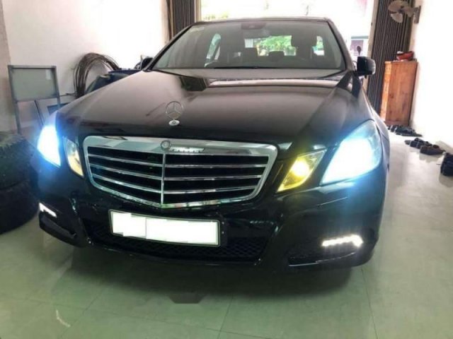 Bán lại xe Mercedes E250 đời 2009, màu đen