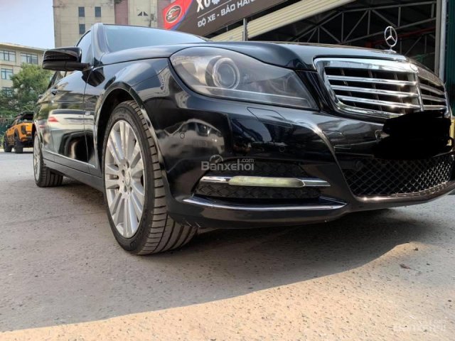 Mercedes-Benz C250 đời 2012. Xe đẹp ngon lành màu đen sang chảnh