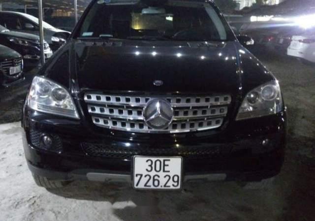 Cần bán xe Mercedes ML 350 năm sản xuất 2005, màu đen, 690tr