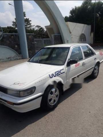 Cần bán Nissan Bluebird năm 1993, màu trắng, xe nhập, 55tr