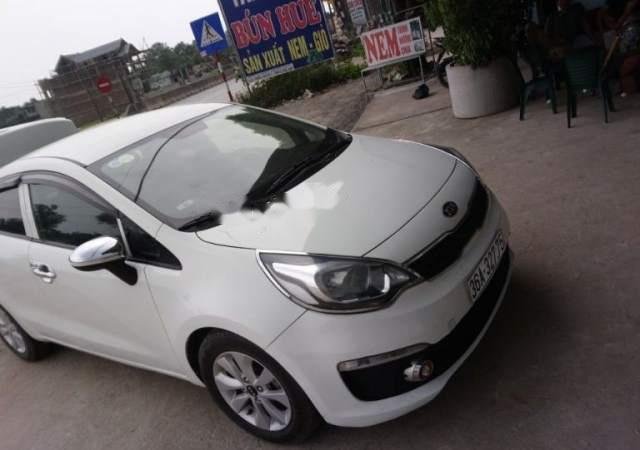 Gia đình bán Kia Rio đời 2014, màu trắng, xe nhập