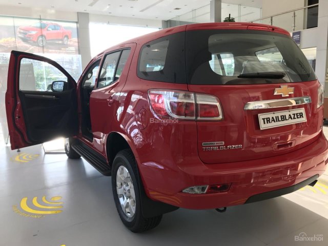 Bán Chevrolet Trailblazer LTZ 2018, đầy đủ option, sẵn màu, giao xe ngay, giá giảm tới 40Tr, LH 09040166920