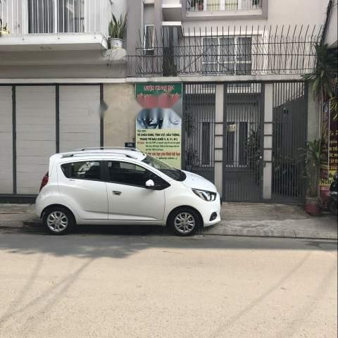 Cần bán gấp Chevrolet Spark sản xuất năm 2018, màu trắng, nhập khẩu, giá tốt