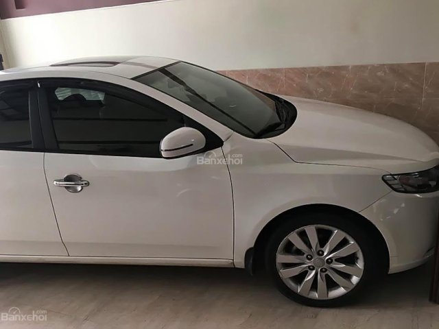 Cần bán Kia Forte SX 1.6 MT đời 2011, màu trắng mới 90% giá cạnh tranh