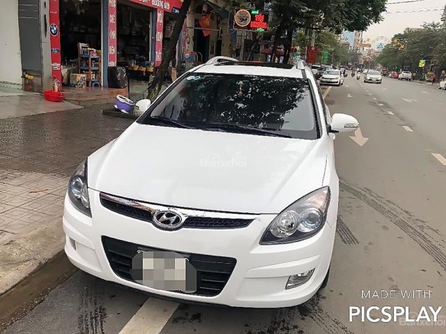 Cần bán lại xe Hyundai i30 CW 1.6 AT sản xuất năm 2011, màu trắng, nhập khẩu 