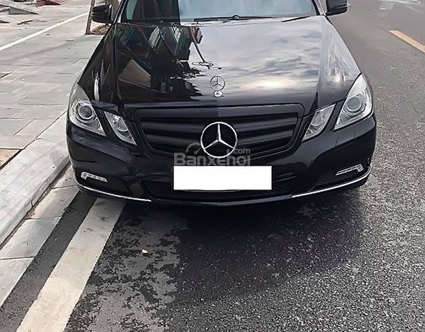 Bán xe Mercedes E300 sản xuất năm 2009, màu đen chính chủ, giá tốt