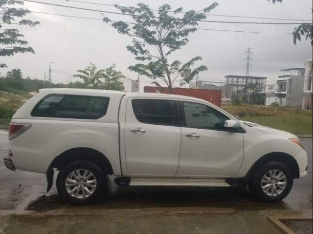 Cần bán xe Mazda BT 50 AT 2015, màu trắng, nhập khẩu nguyên chiếc 