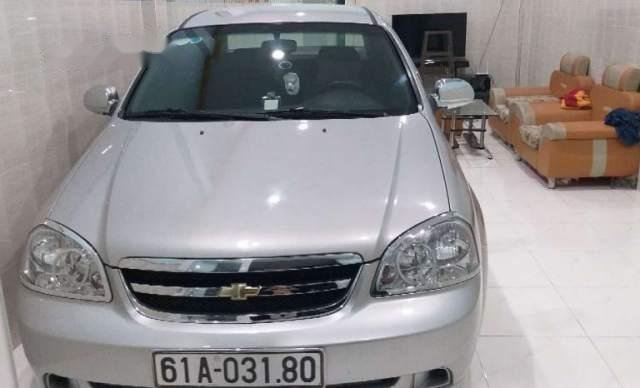 Cần bán xe Chevrolet Lacetti sản xuất năm 2011, màu bạc, giá tốt