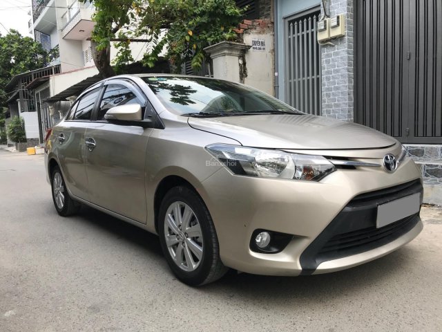 Cần bán xe Vios 2017 màu vàng hoàng kim số sàn xe như mới