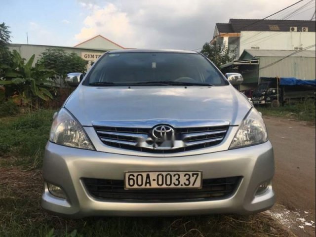 Bán ô tô Toyota Innova V đời 2011, màu bạc còn mới