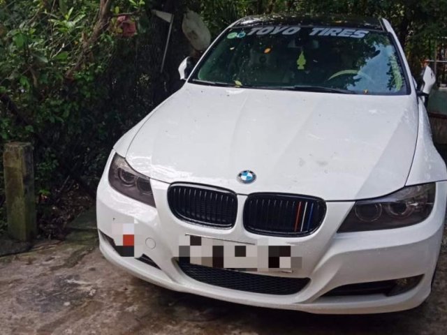 Bán xe BMW 320i 2010, màu trắng, xe nhập