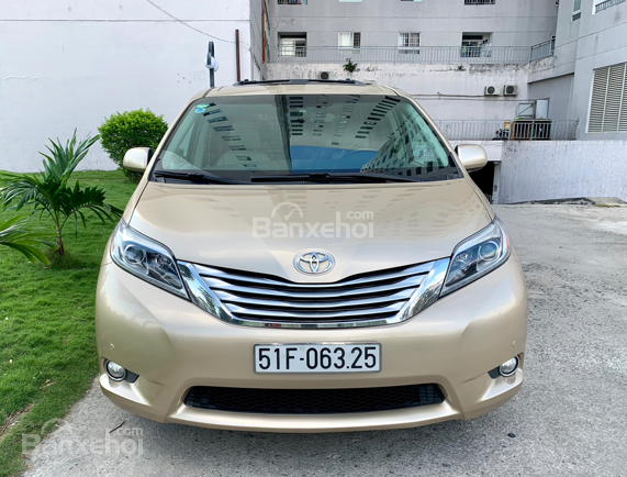 Cần bán Toyota Sienna 3.5 Limited AWD năm sản xuất 2010, màu vàng, nhập khẩu một chủ