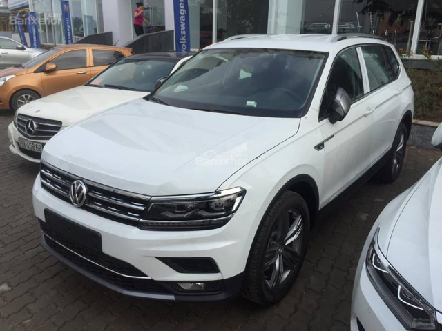 Bán 1 chuỗi seri Tiguan Allspace đủ màu, giá tốt, anh chị em liên hệ 0921133889-0966047727 để có giá tốt và nhiều ưu đãi