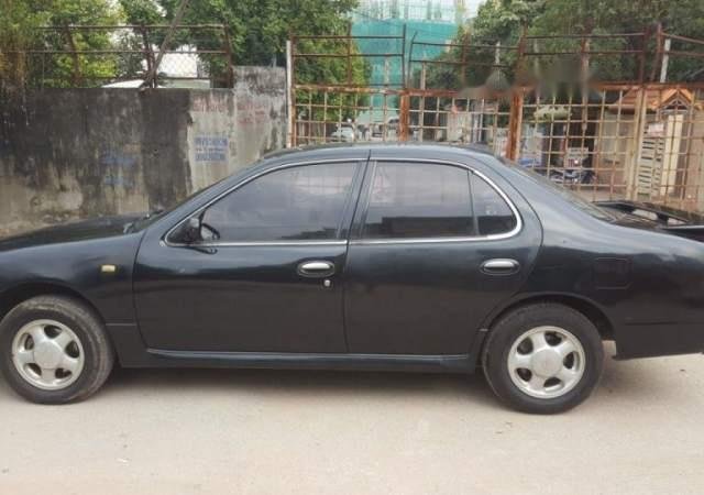 Cần bán xe Nissan Bluebird năm sản xuất 1993, màu đen, xe nhập xe gia đình, giá 120tr