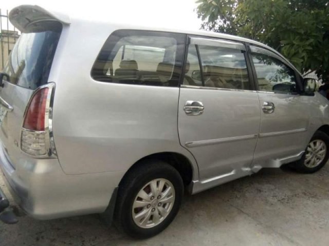 Cần bán lại xe Toyota Innova sản xuất 2009, màu bạc, giá chỉ 370 triệu