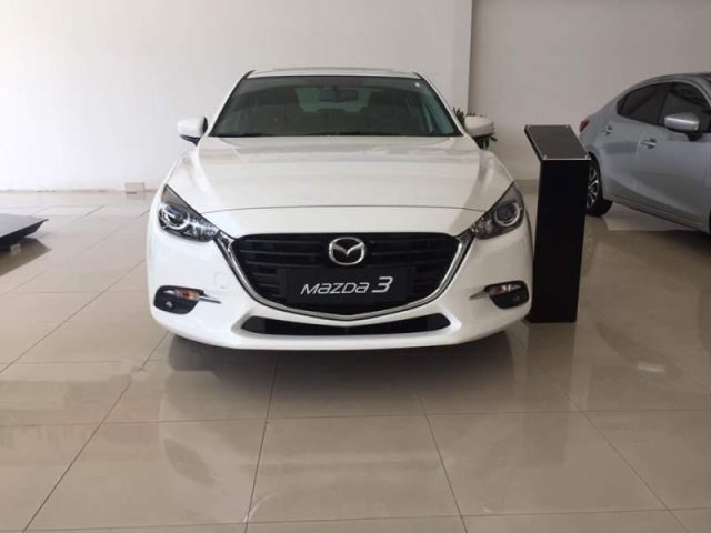 Bán Mazda 3 1.5AT 2018, màu trắng, xe nhập, 649tr