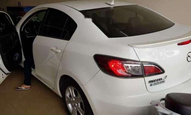 Bán gấp Mazda 3 năm sản xuất 2011, màu trắng, nhập khẩu 