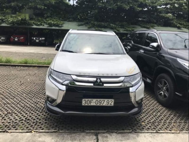 Bán gấp Mitsubishi Outlander sản xuất năm 2018, màu trắng, giá tốt