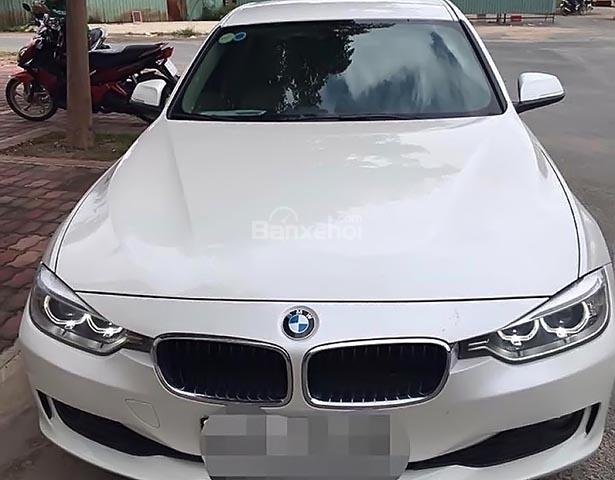 Cần bán gấp BMW 3 Series 320i năm sản xuất 2012, màu trắng, nhập khẩu nguyên chiếc, 815 triệu