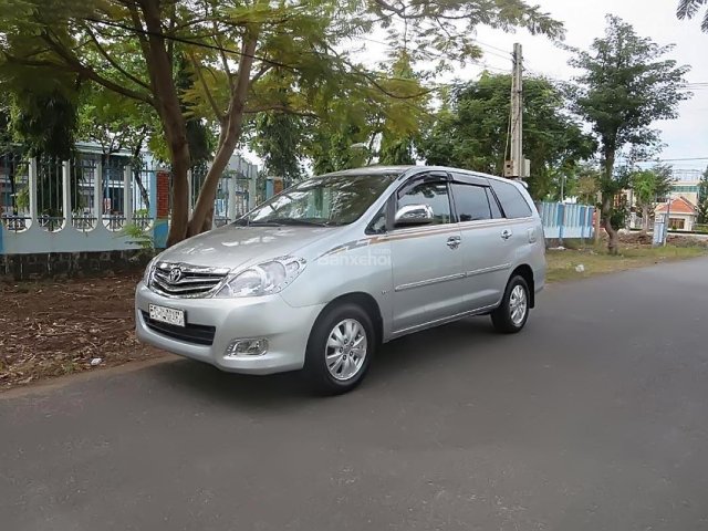 Cần bán xe Toyota Innova G năm sản xuất 2011, màu bạc giá cạnh tranh