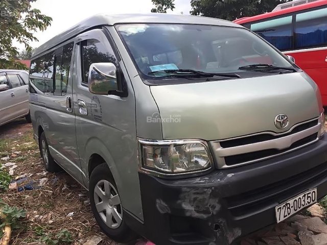 Bán Toyota Hiace sản xuất năm 2011, màu xanh còn mới, 250tr