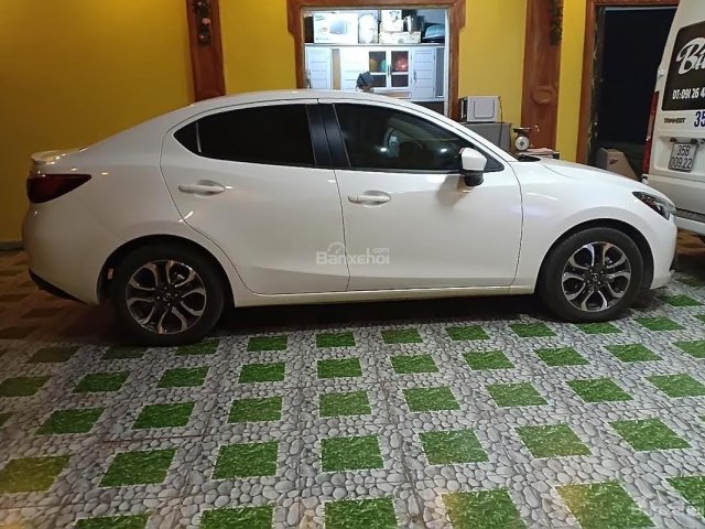 Bán Mazda 2 đời 2018, màu trắng