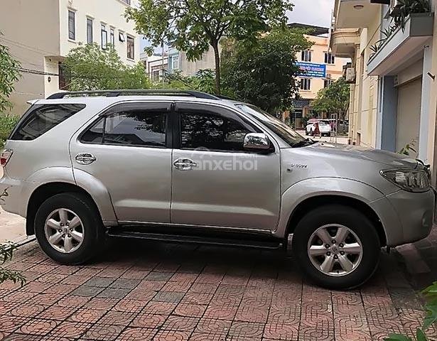 Chính chủ bán Toyota Fortuner V năm 2011, màu bạc