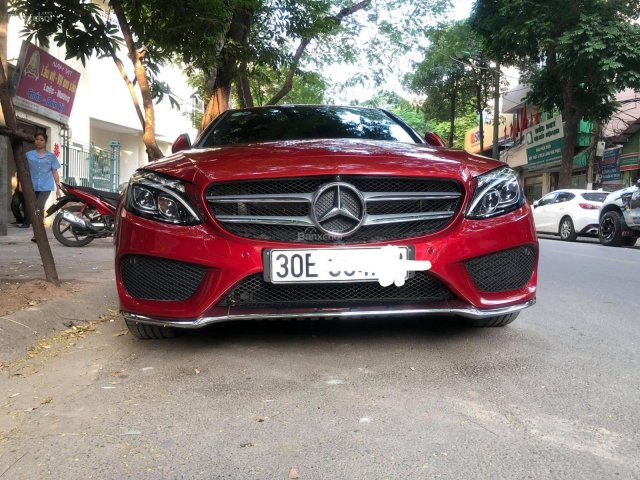 Cần bán Mersedes C300 AMG màu đỏ, đời 2016, giá tốt