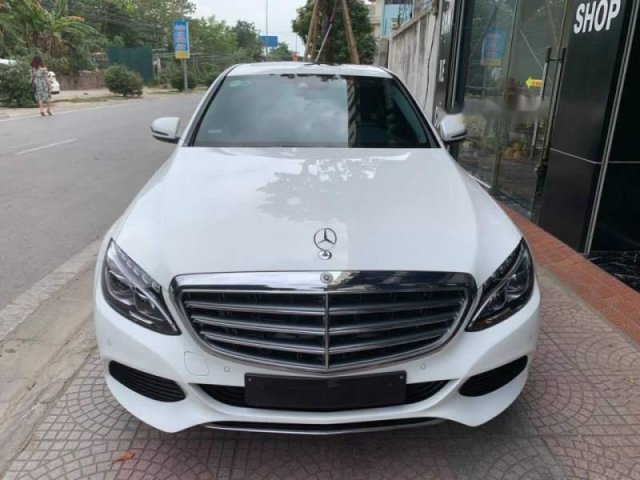 Cần bán xe Mercedes C250 đời 2018, màu trắng