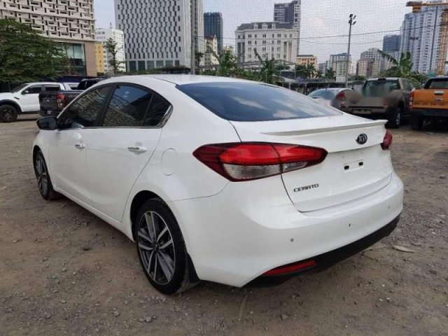 Bán Kia Cerato 1.6AT sản xuất năm 2016, màu trắng xe gia đình