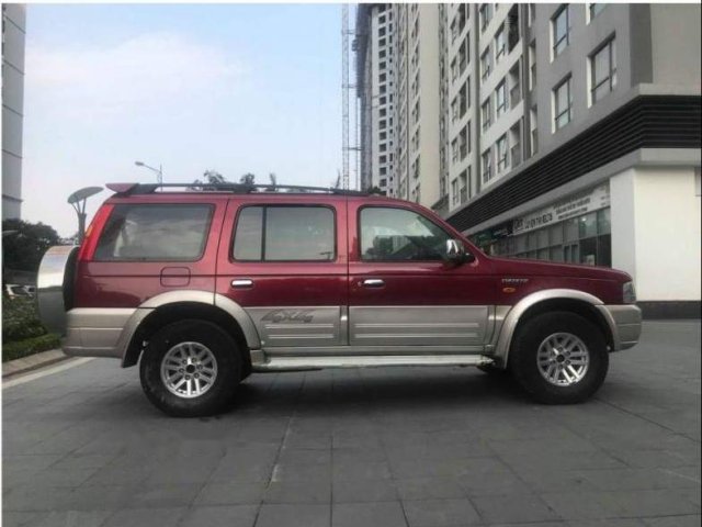 Cần bán Ford Everest 2.5MT đời 2006, màu đỏ số sàn