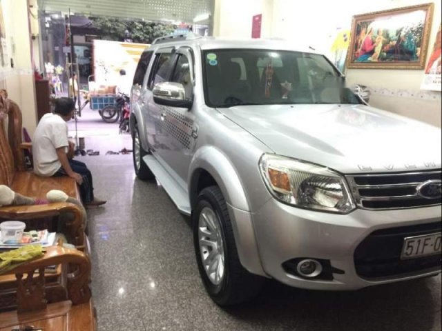 Bán Ford Everest sản xuất 2015, màu bạc số sàn